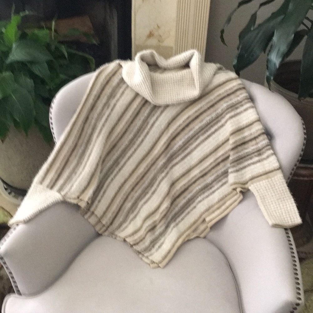 Poncho with sleeves